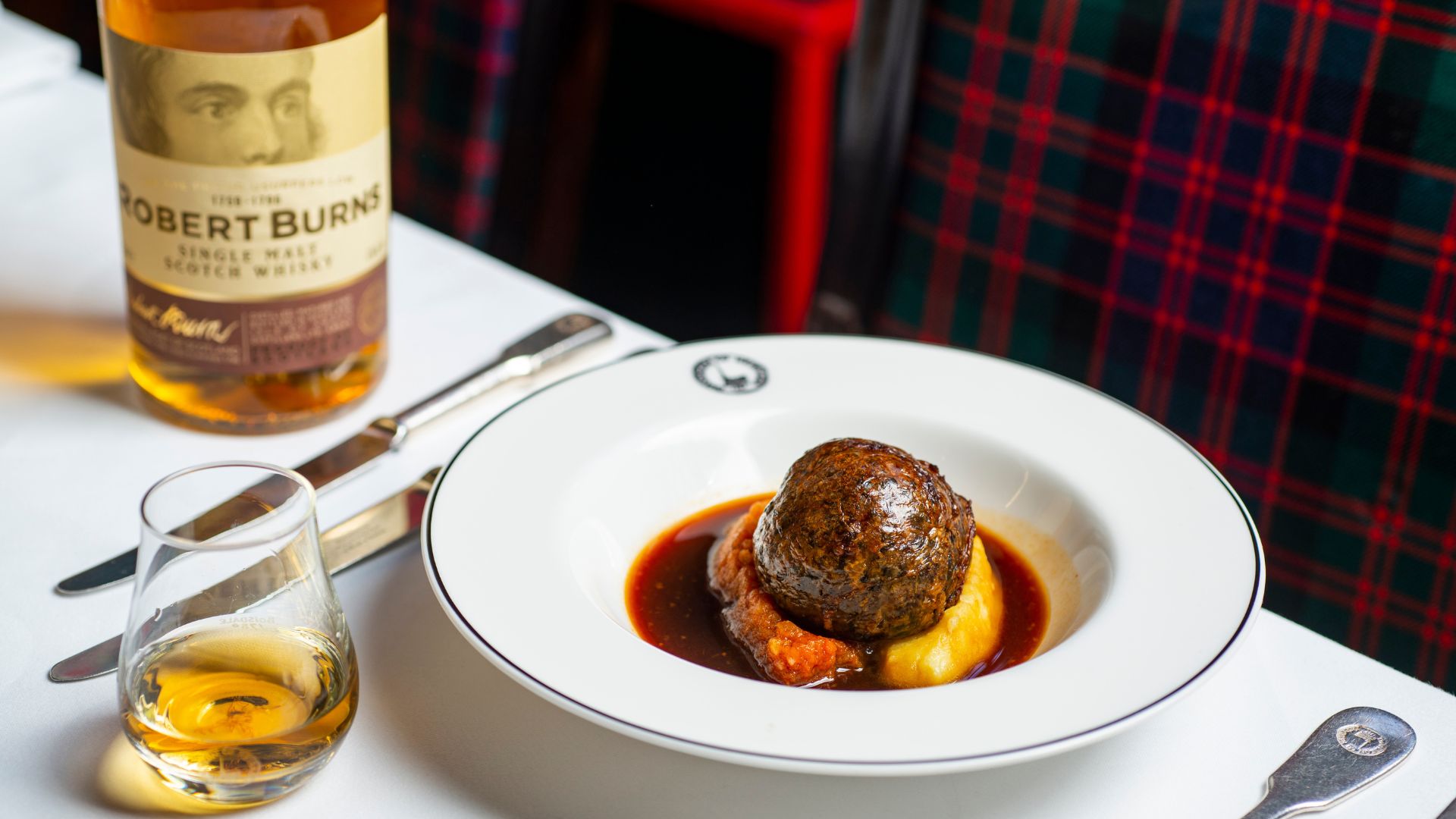 Tuck into delightful traditional Scottish dishes at Burns Night week at Boisdale. Image courtesy of Boisdale. Image courtesy of Boisdale. A plate of haggis and a glass of whisky at boisdale burns night london.