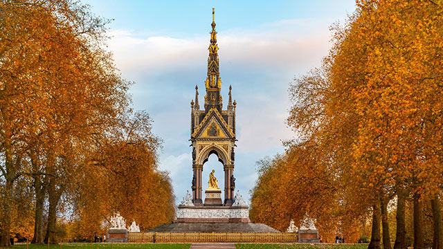 The Albert Memorial in Kensington Gardens © visitlondon.com/Jon Reid. Image courtesy of visitlondon.com/Jon Reid / Photos.London. The Albert Memorial in Kensington Gardens surrounded by trees covered in red autumn leaves.