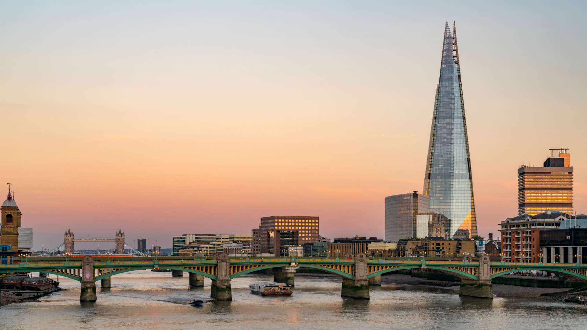 Southwark Bridge and The Shard at sunset. © visitlondon.com/Jon Reid Sunset over the Thames with the Shard in the background.