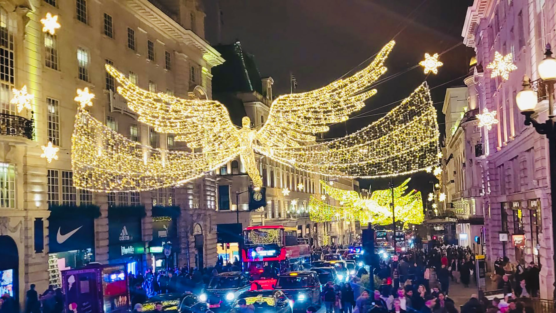 St. James’s elegant and traditional Christmas lights © Natasha Pedersen. Image courtesy of Natasha Pedersen. St. James is dazzling with its traditional Christmas decorations and the iconic angles.