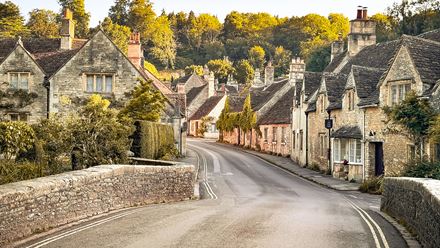 Smarts Bridge in Castle Combe, Cotswolds. Image courtesy of Vibrant Vision Studios/Unsplash.