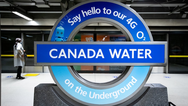 Branding on the Jubilee line announcing TfL's partnership with O2 to provide their 4G service on the Underground in October 2020 © TfL. Image courtesy of TfL. An Underground roundel at Canada Water Tube station showing the wording
