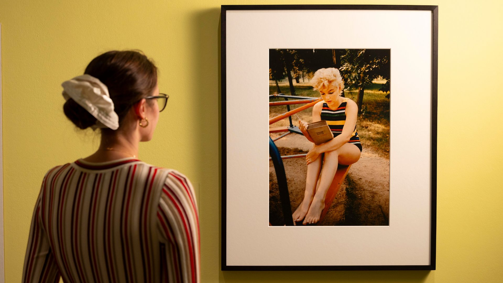 A visitor observing Marilyn Monroe, Mount Sinai, Long Island, 1955, by Eve Arnold, in the exhibition Marilyn Monroe: A Portrait at the National Portrait Gallery, London.