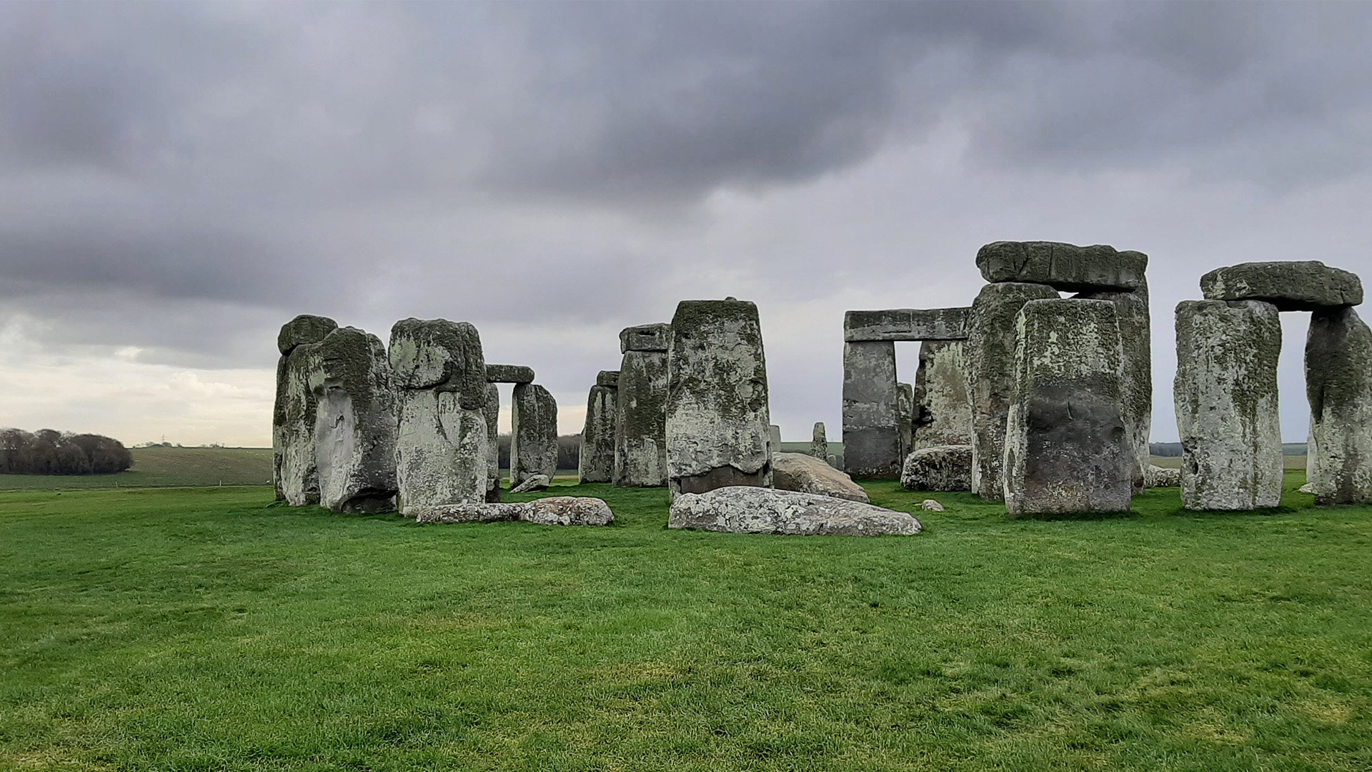 Enjoy the stone circle at Stonehenge from close up. Image courtesy of Visit London/Sigrun Tomicki. Parts of the stone circle at Stonehenge on a grey day.