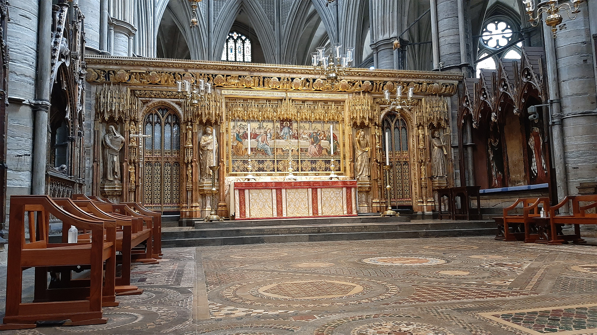 Explore the coronations tour at Westminster Abbey and marvel at the designs of the High Altar. Image courtesy of Visit London/Sigrun Tomicki An image of the High Altar and a gilded frieze above showcasing scenes from the life of Christ with plenty of goldleaf.