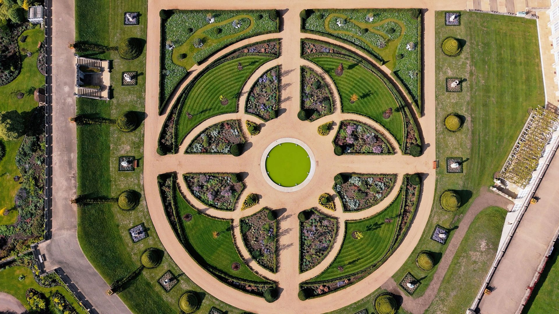 Overhead view of Windsor Castle’s Venus Garden with circular planting design and central fountain.