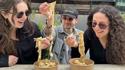 Explore London's best restaurants and hidden food gems in an immersive treasure hunt across the city with Gourmaze. Image courtesy of Golden Tours.