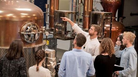 Discover how Sipsmith's award-winning gin is crafted on a behind-the-scenes distillery tour in London. Image courtesy of Golden Tours.