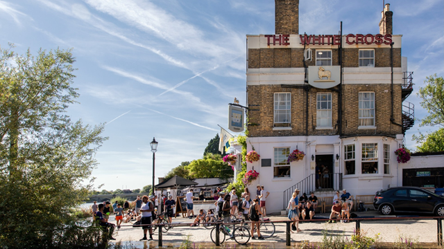The White Cross pub beside the river Thames in Richmond on a sunny day