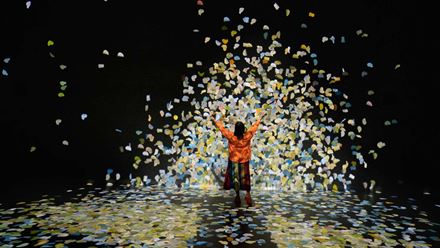 Lose yourself in a kaleidoscope of colour at FRAMELESS, where iconic masterpieces come to life through cutting-edge immersive projections. Image courtesy of FRAMELESS.