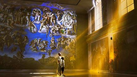Stand beneath some of history's greatest masterpieces as FRAMELESS transforms iconic works into spectacular immersive experiences. Image courtesy of FRAMELESS.