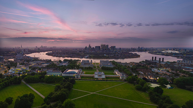 Vue aérienne du parc de Greenwich avec Canary Wharf à l'arrière plan.