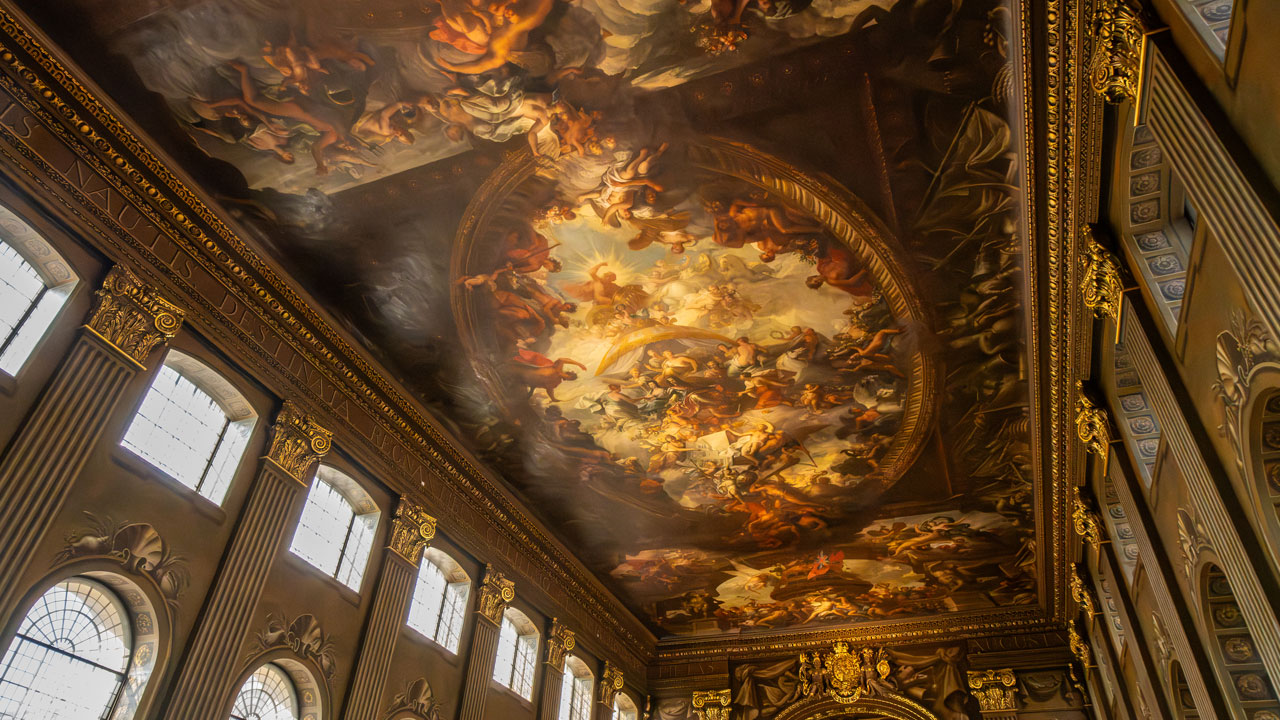Admirez l'un des secrets les mieux gardés de Greenwich, le Painted Hall, où de nombreux films ont été tournés. ©London & Partners/Michael Barrow Le Painted Hall, site où de nombreux films ont été tournés, présente un plafond où est peinte une scène de type Renaissance.