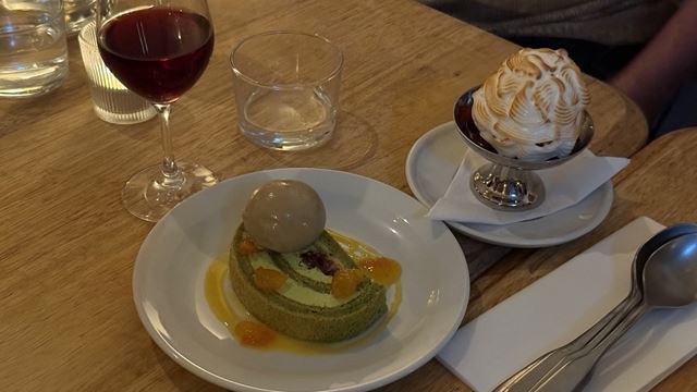 A photo of two desserts at Calong in Stoke Newington