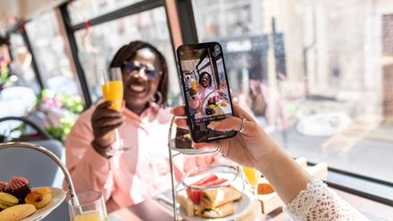 Afternoon Tea Bustour. Image courtesy of London & Partner/ Michael Barrow