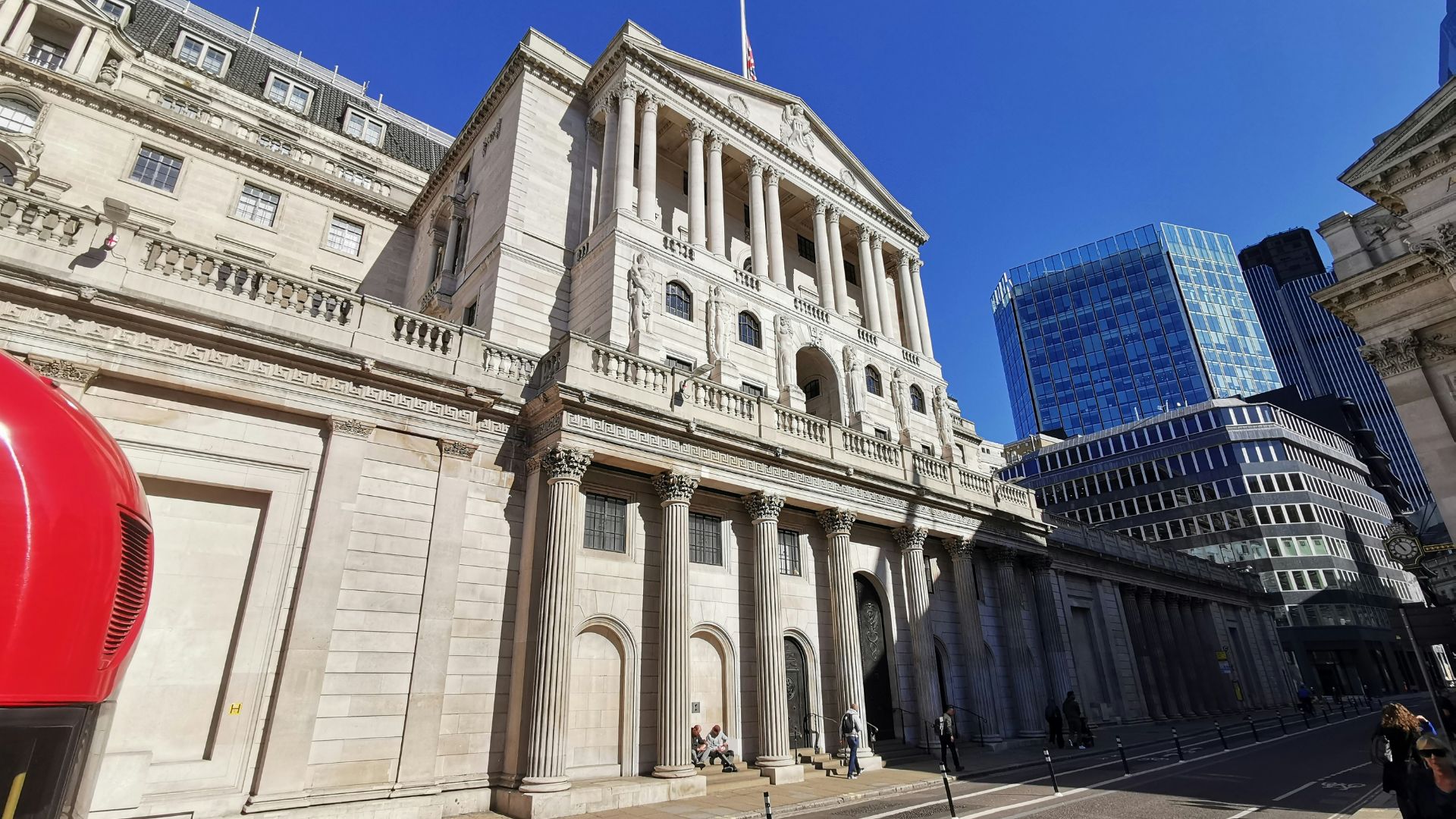 Exterior of the Bank of England Museum next to tall skyscraper.