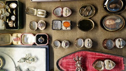 A display of jewellery. Image courtesy of Grays Antiques.