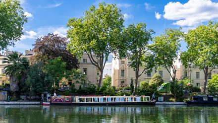A boat on Regent’s Canal. Credit: London & Partners/Peter Cohen.
