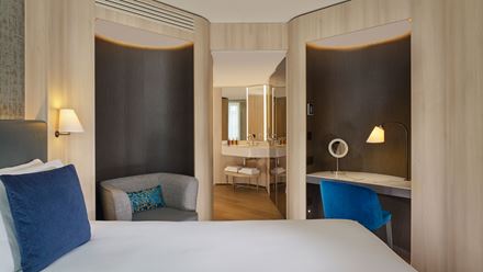 Deluxe Queen room. Credit: Matthew Shaw. Image courtesy of Riu Hotels & Resorts.