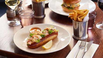 A lobster roll at Sam’s Riverside. Image courtesy of Amy Williams Consultancy.
