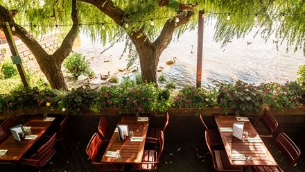 The garden next to the river. Credit: Sezgin Kandemir. Image courtesy of Greene King.