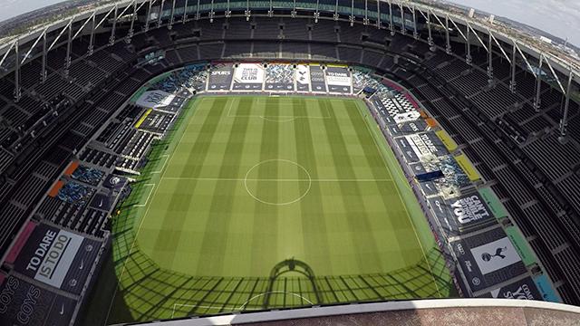 Eine Aufnahme des Fußballplatzes von Tottenham Hotspur von einem hohen Winkel aus.