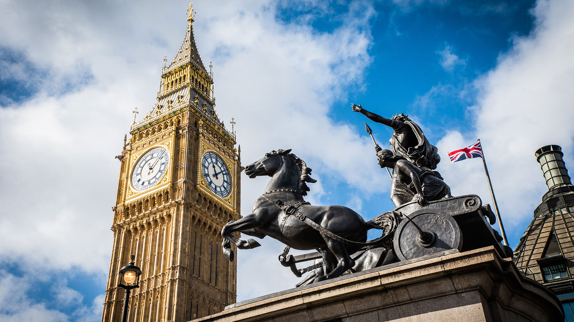 See Big Ben from a unique viewpoint. Image courtesy of Shutterstock. Big Ben and the statue of Boudicca