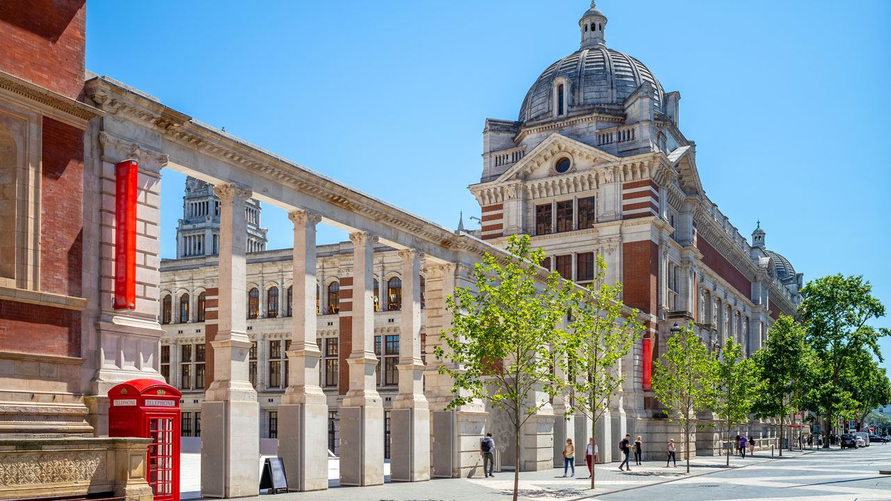Extérieur du British Museum, un monument connu dans le monde entier.