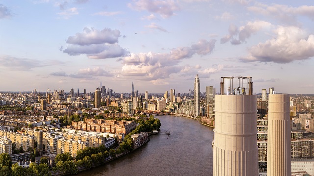 Panoramablick auf die Londoner- Skyline mit Lift 109 der Battersea Power Station im Bild zu sehen. 