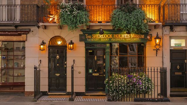 The green shop front of the Sherlock Holmes Museum at 221b Baker Street in London in the evening light.
