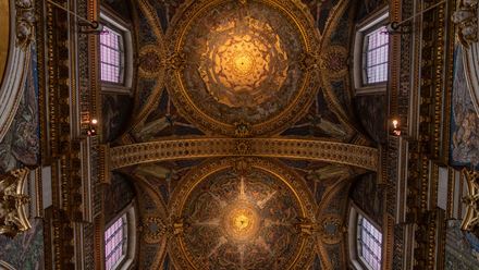 Visitez la cathédrale Saint-Paul et son dôme emblématique, un incontournable du panorama londonien. ©London & Partners/Michael Barrow