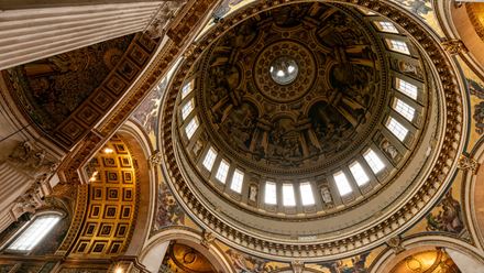 Explorez la momumentale cathédrale St Paul et admirez la gallerie aux fesques dorées: la Golden Gallery. ©London & Partners/Michael Barrow