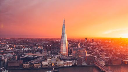 Au coucher du soleil, profitez de vues spectaculaires sur l'horizon de Londres depuis la plateforme d'observation The View From The Shard. ©Shutterstock / Photos.London