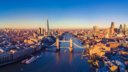 Admirez Londres et ses nombreux sites emblématiques des deux côtés de la Tamise, notamment The View from The Shard. ©Shutterstock