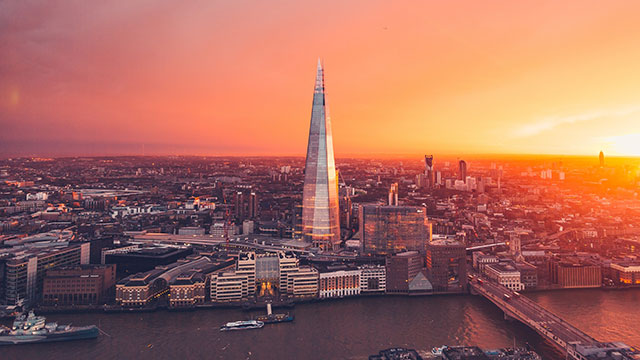 Spectacular views of the London skyline at sunset from the Shard © Shutterstock / Photos.London. Image courtesy of Shutterstock / Photos.London The Shard on the South Bank and the river Thames and London skyline at sunset