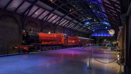 Take little ones to see Platform 9 ¾ and Hogwarts Express. Image credit: Warner Bros. Studio Tour London – The Making of Harry Potter. Image courtesy of Golden Tours.