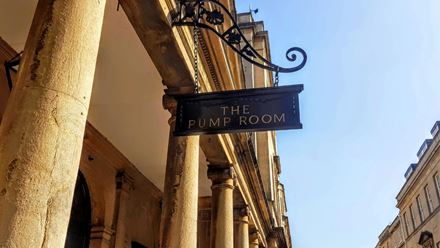 Take a look around the impressive Roman Baths. © Unsplash/Elizabeth Jamieson