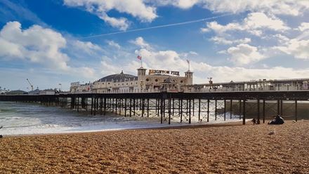 Brighton Pier in the sunshine. © Unsplash/Orry Verducci