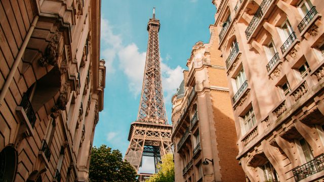 Discover Paris on a day trip from London. ©Juan Ordonez/Unsplash.