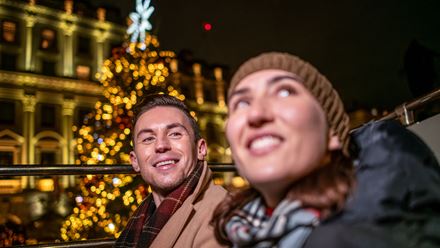 Réservez vos billets pour la visite guidée des illuminations de Noël en bus et découvrez les principales attractions de Londres illuminées la nuit. Avec l'aimable autorisation de London & Partners/Michael Barrow.