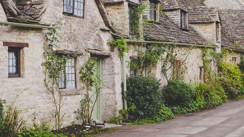 Walk down Arlington Row. Image courtesy of Unsplash, credits: Ivy Barn