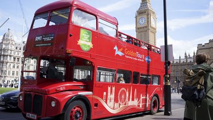 Spot iconic landmarks as you explore London from the comfort of your seat. Image courtesy of Golden Tours.