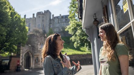 Hop aboard the double-decker sightseeing bus and stop off at different locations across Windsor to visit attractions of your choice. ©visitlondon.com/Michael Barrow.