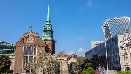 Admire the architecture of London's oldest church, All Hallows Church. © Shutterstock