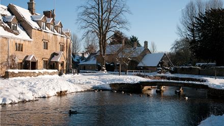 Visit the charming villages of the Cotswolds during the festive season. Image courtesy of Golden Tours/Shutterstock