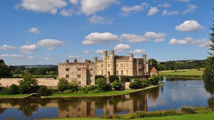 Take a day trip from London to Leeds Castle. ©Ian Simpson/Unsplash.