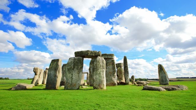 Stonehenge. Image fournie par Golden Tours. Le site impressionnant de Stonehenge par une journée ensoleillée