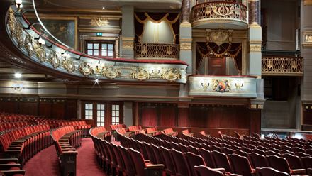 Be captivated by the ornate interiors of the Theatre Royal Drury Lane. Image courtesy of London Theatre Direct