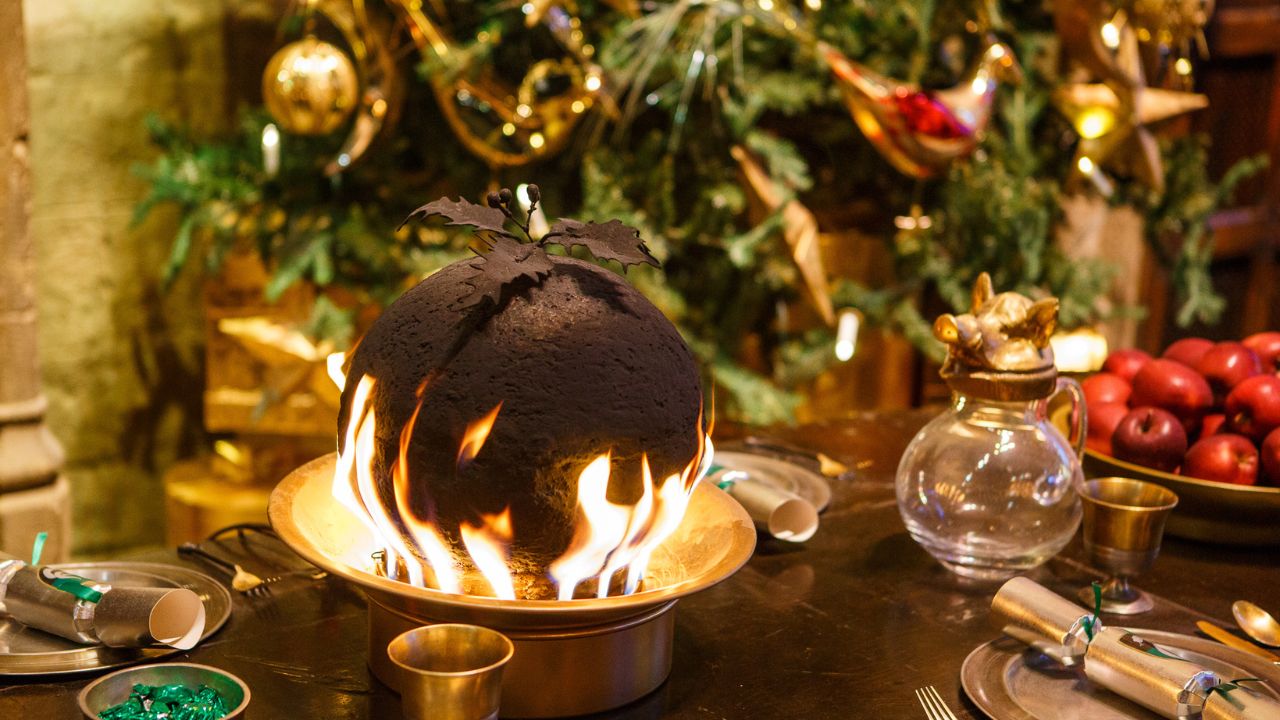Christmas puddings adorn the tables of the Great Hall © Warner Bros. Studio Tour London – The Making of Harry Potter. A flaming christmas pudding at the warner bros studio tour.