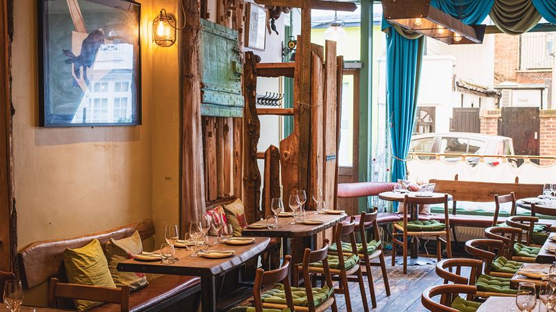 Exploring London Sustainably: A Guide to Eco-Friendly Tourism - Local and Organic Dining